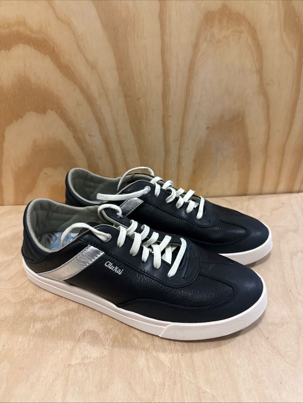 Olukai Ha'upu Womens Size 9.5 Shoes Black Sneakers 20493-4040 Haupu Leather